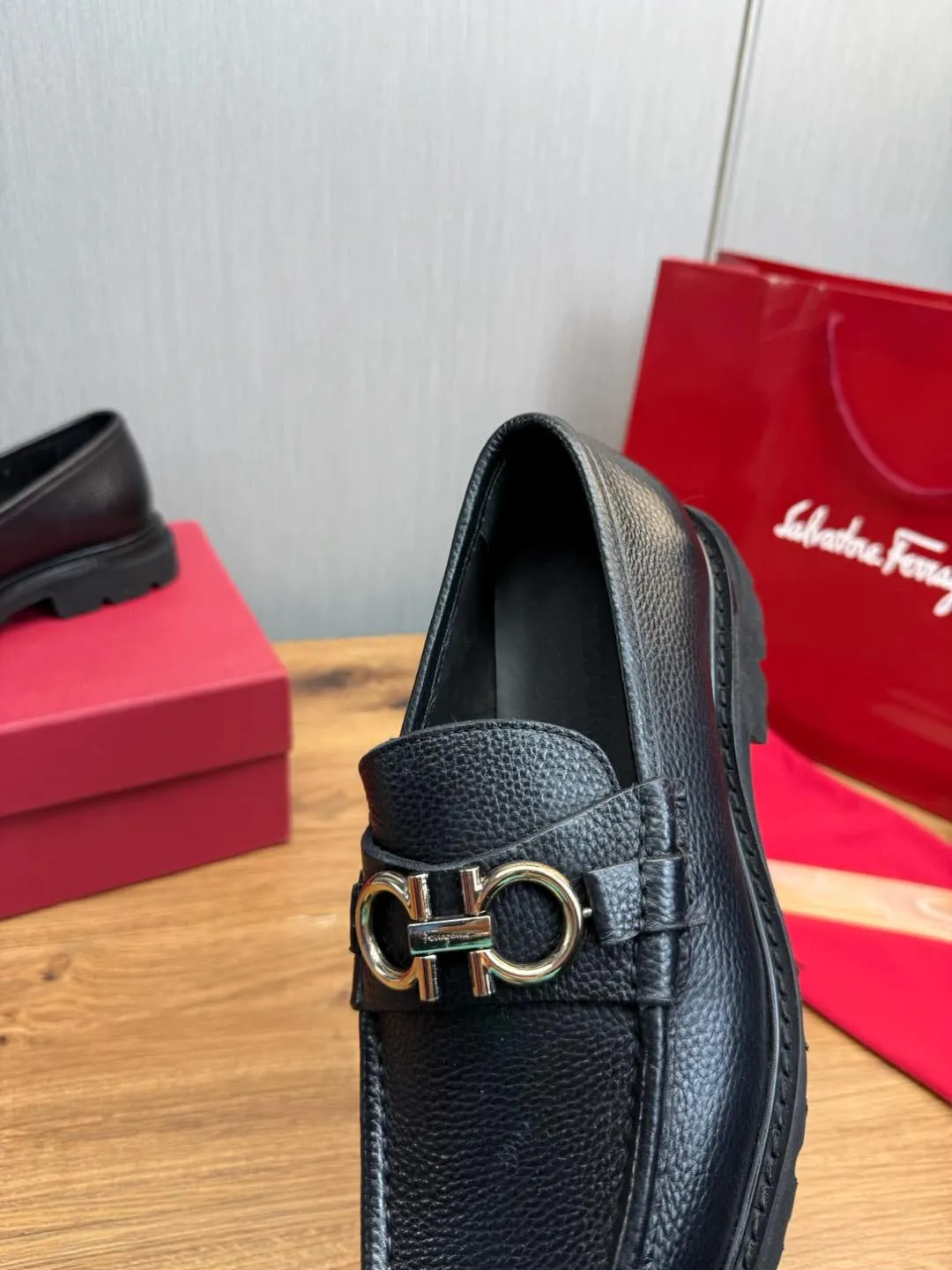 Men's shoes 💰880💰 Ferragamo. [Ferragamo] men's thick-soled loafers, the latest hot style, 1:1 original purchase quality, top quality, imported open-edge beaded cowhide leather on the upper, hand-made three-dimensional stitching highlights the round toe design, the inner foot pads are all imported cowhide, with original lightweight foam outsole, matching code 39-44, (38, 45 custom-made, non-refundable)